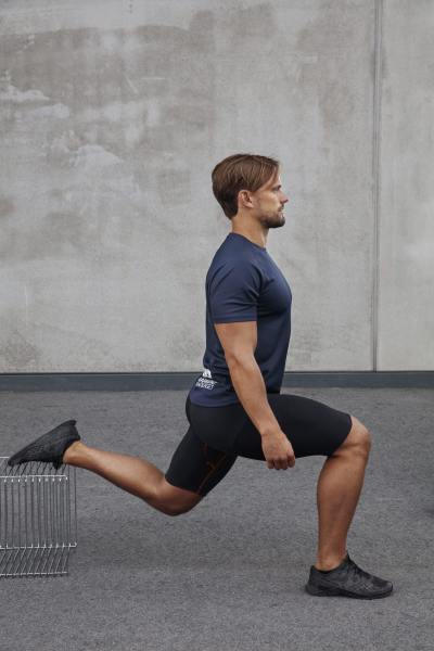 Utfallsträning som stärker framsidan av lår- och sätemuskulaturen, något som är viktigt för att kunna styra knät.